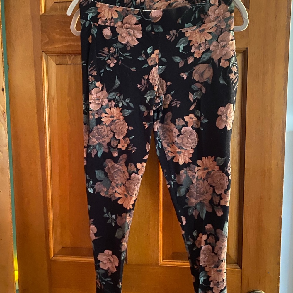 FREE WITH PURCHASE - leggings